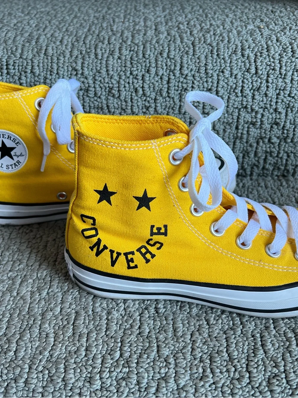 *Sold* Converse All Stars Chuck Taylor Yellow High Top Sneakers Womens 6 Men’s 4 - Picture 4 of 7